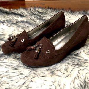 Unisa Womens Chocolate Brown Tassel Wedge Loafers
